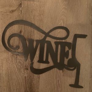 “Wine” decor made of iron. It’s always wine time.